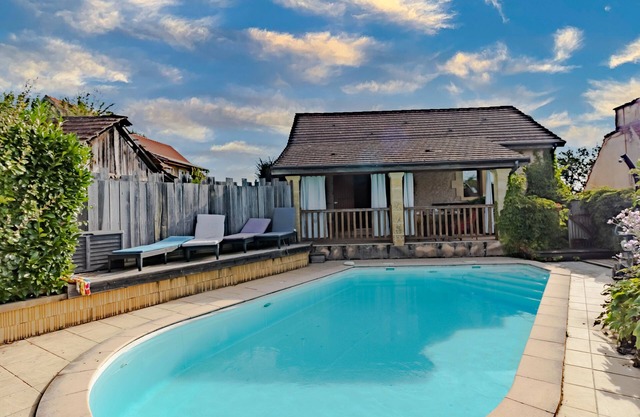Holiday Home 'La Gourmandise D'Huguette' with Private Pool, Wi-Fi and Air Conditioning