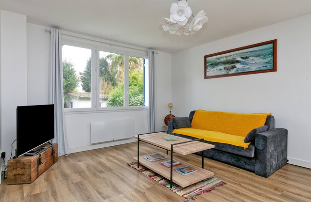 Holiday Home 'Sandrine Au Calme Avec Jardin' with Private Terrace, Private Garden and Wi-Fi