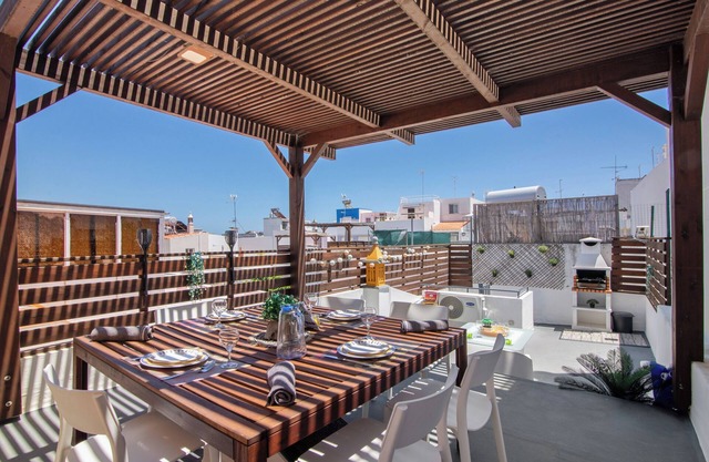 Holiday Home 'Fuzeta' with Private Terrace, Wi-Fi and Air Conditioning