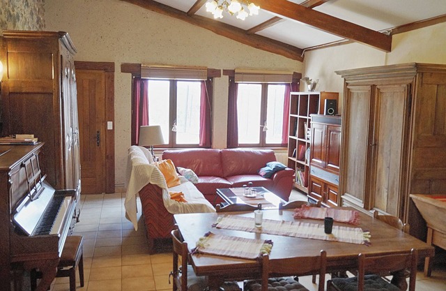Holiday Home 'Gîtes De Saint Ribert 6 Pièces' with Shared Terrace and Wi-Fi