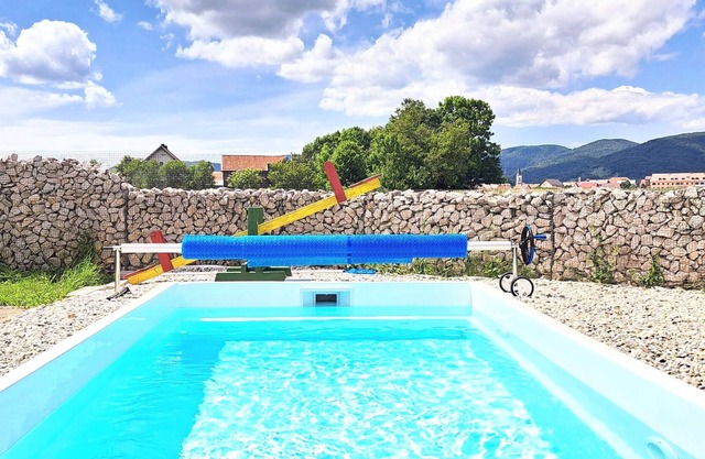 Holiday Home Green Gold - Six Bedroom with Pool