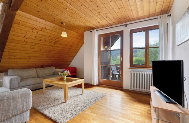 Holiday Home 'Haus 2 Hanselishof - 2 Wohnungen' with Mountain View, Shared Garden and Wi-Fi