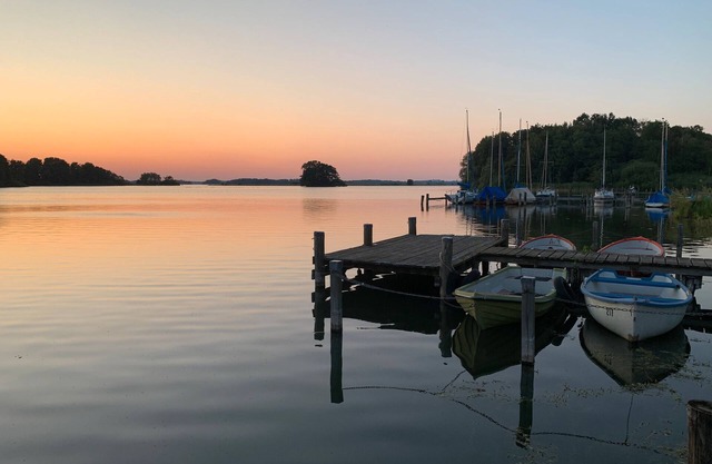 Holiday Home 'Häuschen Am See' with Lake View, Private Terrace and Wi-Fi