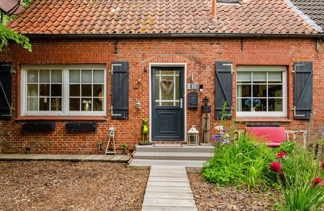 Holiday Home "Huus Ant Dörpsdiek" with Private Terrace, Shared Garden and Wi-Fi