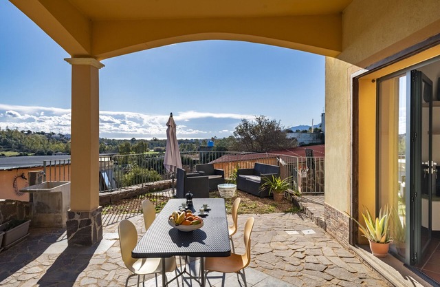 Holiday Home "Il Giardino Vista Mare" with Sea View, Garden & Wi-Fi