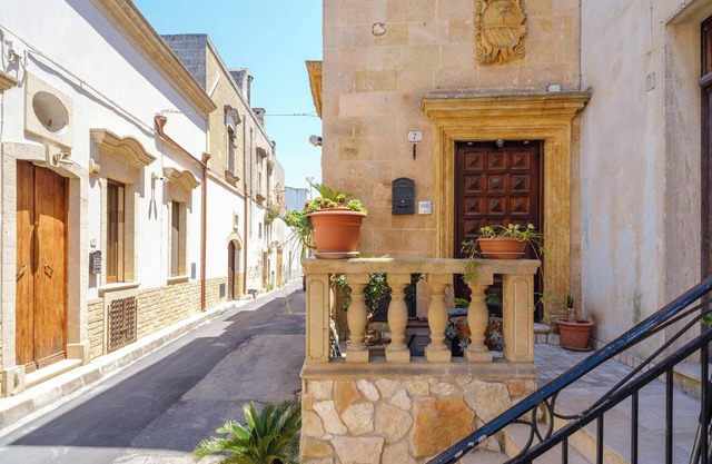 'Holiday Home Il Giglio' close to City Centre with Terraces & Wi-Fi