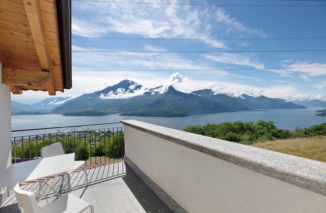 Holiday Home 'Il Nido Del Colibrì' with Lake View, Private Terrace and Wi-Fi