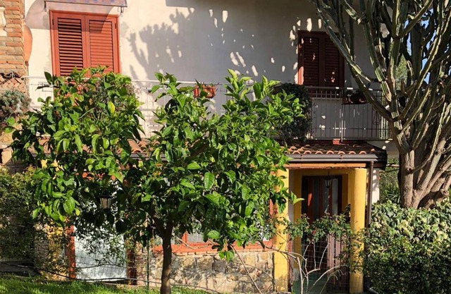 Holiday Home 'Il Vicolo Casa Vacanze - Glicine' with Sea View, Wi-Fi and Air Conditioning