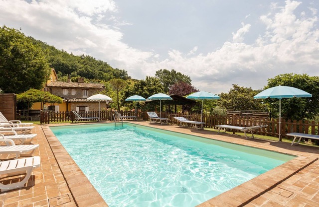 Holiday Home in Assisi with Pool & Nature
