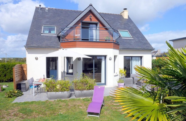 Holiday Home in Crozon near Sandy Beaches