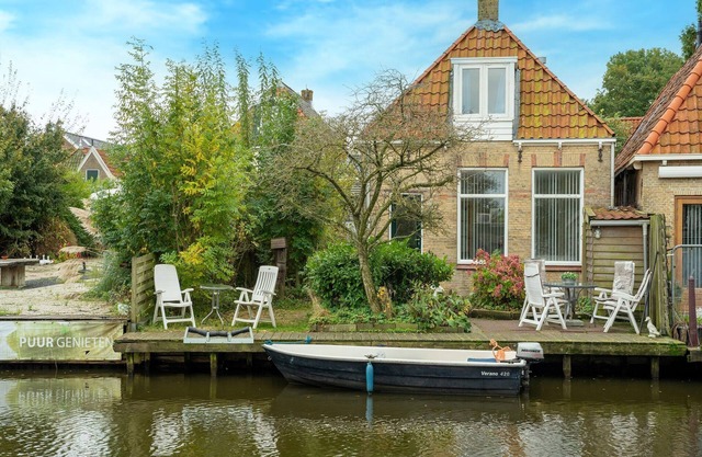Holiday Home in Heeg by Heegermeer Lake
