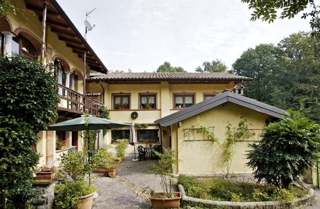 Holiday home in a former mill from the 18th century. With 10 000 m² of land and pool
