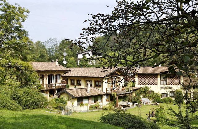 Holiday home in a former mill from the 18th century. With 10 000 m² plot and pool