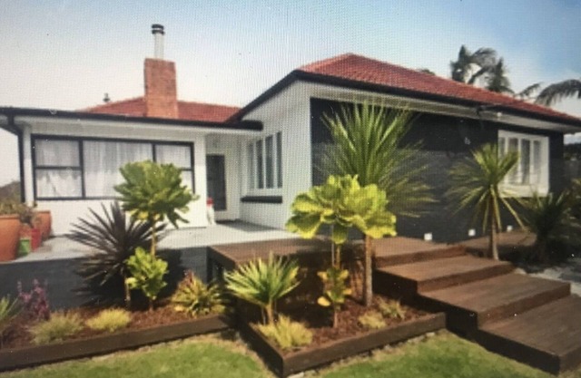 Holiday home in Leigh seaside village