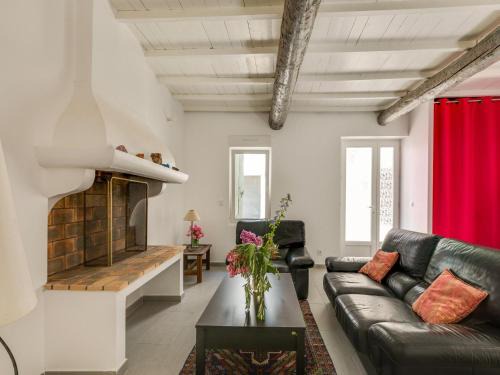 Holiday Home in Montouliers near Nature Reserve