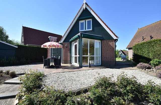 Holiday Home in Ooltgensplaat by Lake
