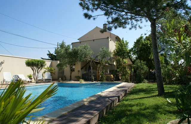 Holiday Home in Provence with Pool & Tennis