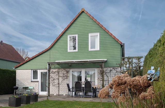 Holiday Home in Quiet Dutch Park for Families