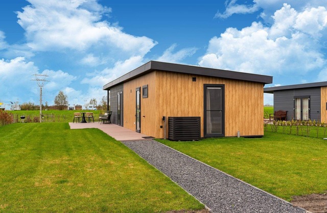 Holiday home in 't Groene Hart on the water