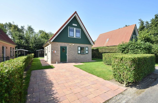Holiday home in the village of Zonnemarie, nearby kids' beach