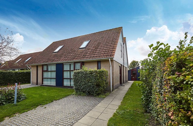 Holiday Home in Zeeland with Garden
