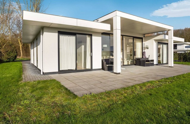 Holiday Home in Zeewolde with Kayaks