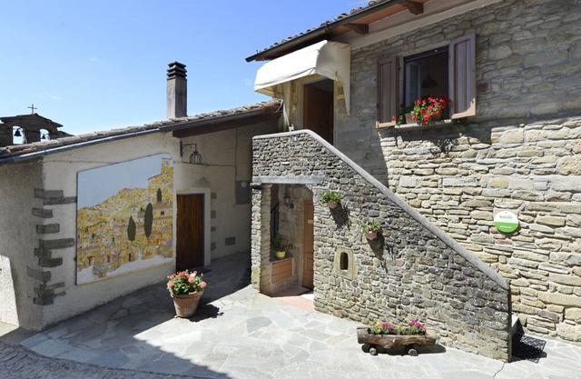 HOLIDAY HOME PODERE UGOLINI - Apartment Le Scalette