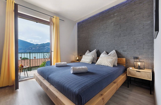 Holiday Home 'Casa Di Tino' with Lake View, Wi-Fi and Air Conditioning