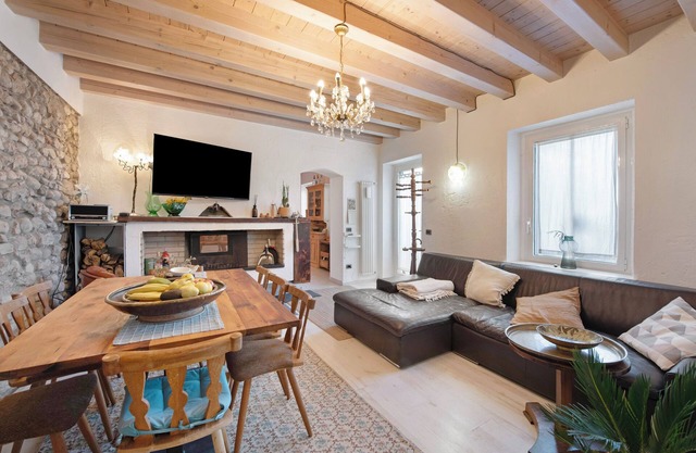 Holiday Home 'Haus Siloah Grole Di Desenzano' with Private Garden and Wi-Fi