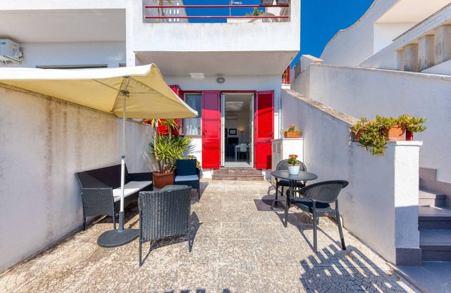 Holiday Home 'Emilia' with Sea View, Wi-Fi and Air Conditioning