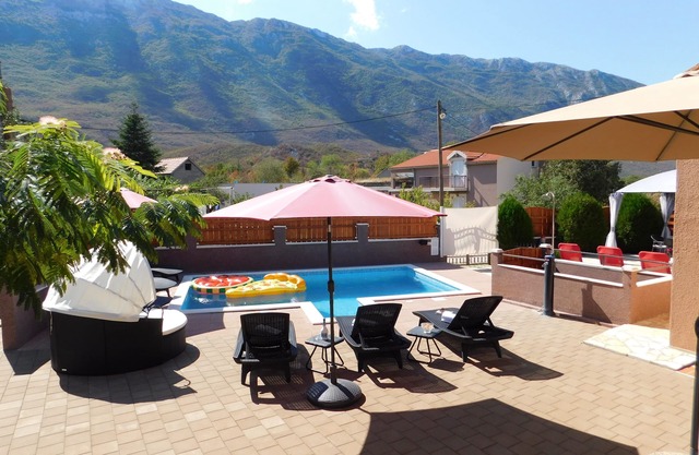 HOLIDAY HOME JASS NEAR MAKARSKA RIVIERA
