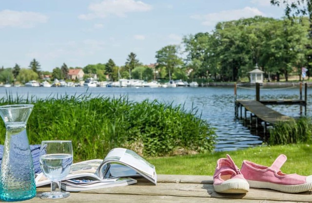 Holiday Home 'Klein Seeland' with Lake View, Private Terrace and Wi-Fi