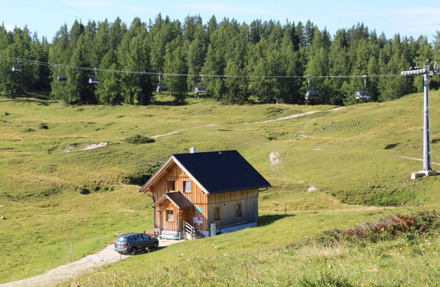 Holiday Home 'Kleine Winklerhütte' with Mountain View and Private Garden