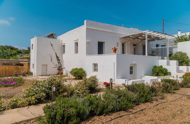 Holiday Home 'Komis Mansion Exambela' with Private Terrace, Wi-Fi and Air Conditioning