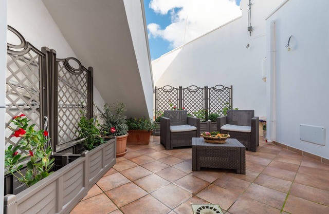 Holiday Home 'L'Atelier' with Private Garden, Wi-Fi and Air Conditioning