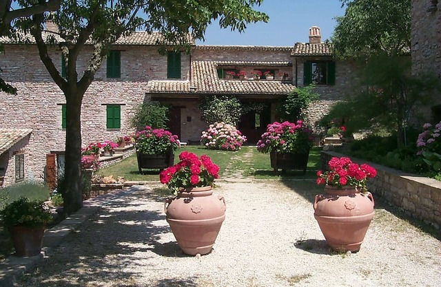 HOLIDAY HOME "L'OASI" IN ASSISI - Private entrance, Garden with swimming pool