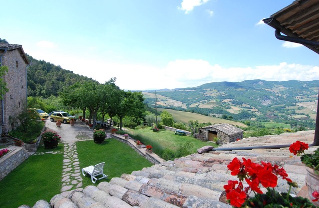 HOLIDAY HOME "L'OASI" IN ASSISI - Private entrance, Garden with swimming pool