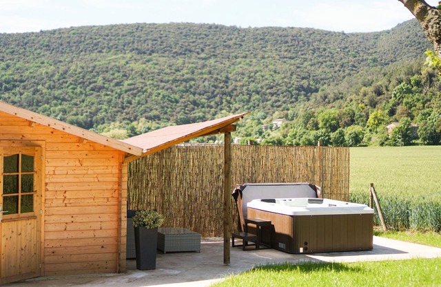 Holiday Home 'La Caseta' with Mountain View, Wi-Fi and Air Conditioning