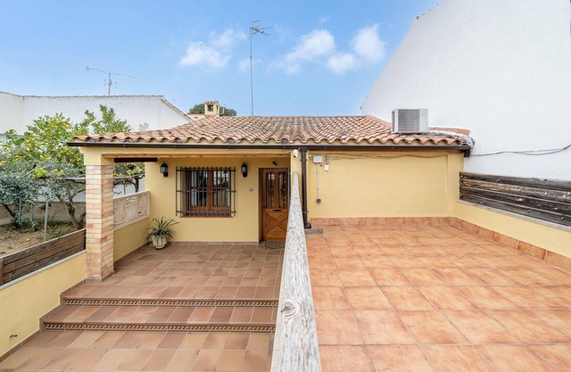 Holiday Home 'La Casita' with Private Terrace, Wi-Fi and Air Conditioning