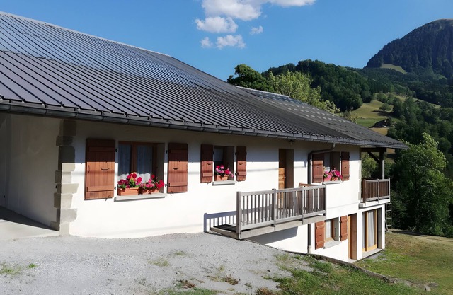 Holiday Home 'La Clé Des Champs' with Mountain View, Private Terrace and Wi-Fi