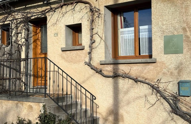 Holiday Home 'La Crémesine' with Mountain View, Private Terrace and Wi-Fi