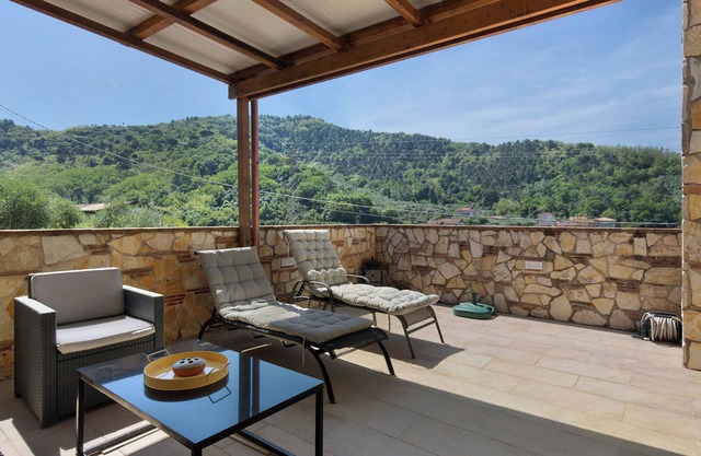 Holiday Home 'La Dolce Vita' with Lake View, Wi-Fi and Air Conditioning