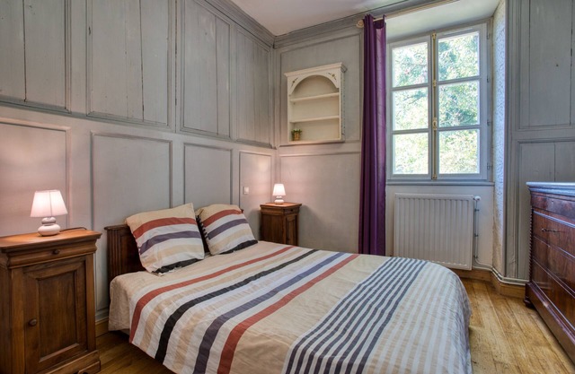 Holiday Home 'La Petite Cour' with Shared Pool, Private Terrace and Wi-Fi