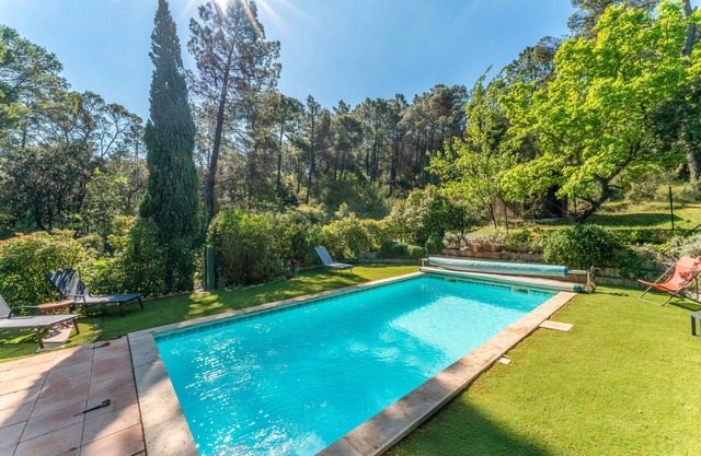Holiday Home 'La Romarine' with Shared Pool, Wi-Fi and Air Conditioning