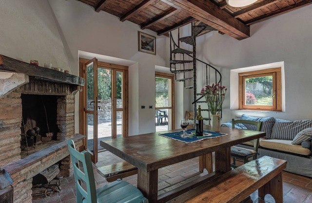 Holiday Home 'La Torre Della Cupolina' with Terrace, Shared Garden & Wi-Fi