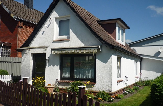 Holiday Home 'Lachmöwe' with Private Terrace, Private Garden and Wi-Fi