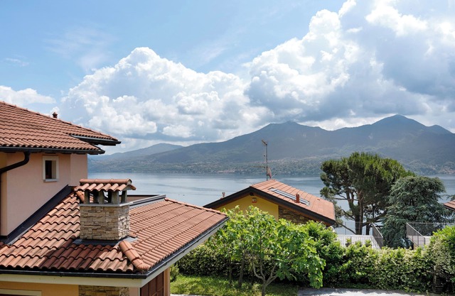 Holiday Home 'Lake Maggiore a Casa di Zelda' with Lake View, Private Garden and Wi-Fi