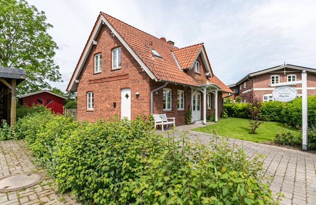 Holiday Home 'Landhaus Högelia Flensbúrger Förde' with Private Terrace, Private Garden and Wi-Fi