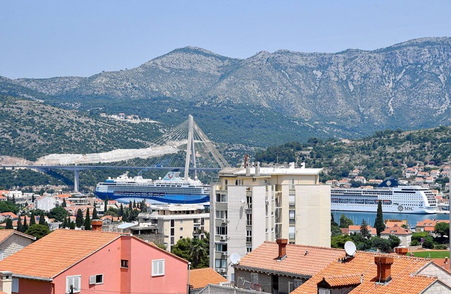 Holiday Home Lapad Beach Royal - Five Bedroom Holiday Home with Balcony and City View