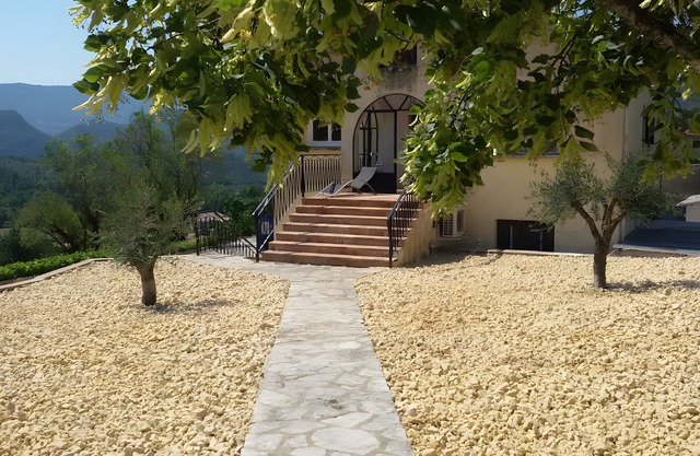 Holiday Home 'Le Petit Tilleul' with Mountain View, Wi-Fi and Air Conditioning